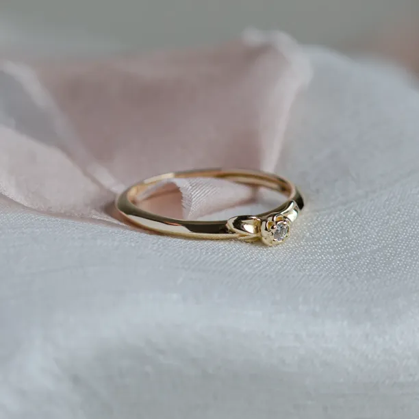 ROSNI gold diamond engagement ring Image
