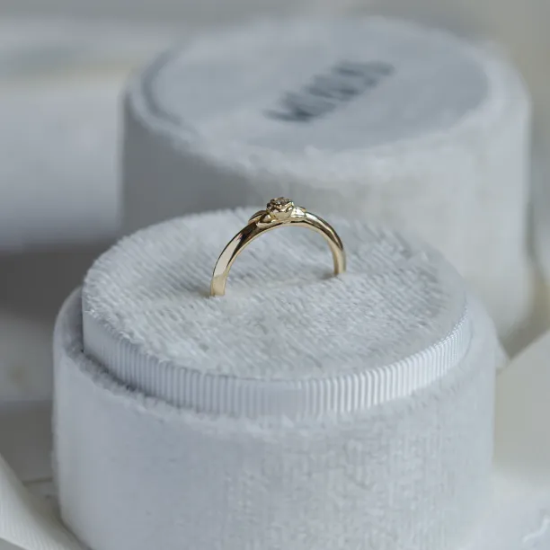 ROSNI gold diamond engagement ring Image