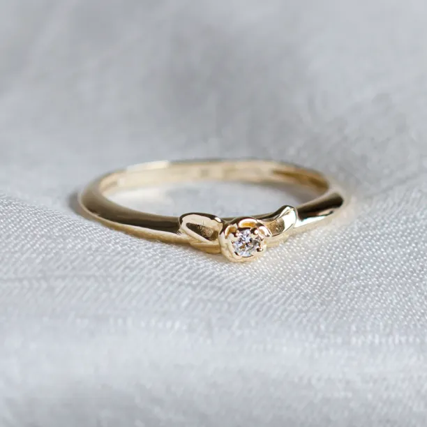 ROSNI gold diamond engagement ring Image