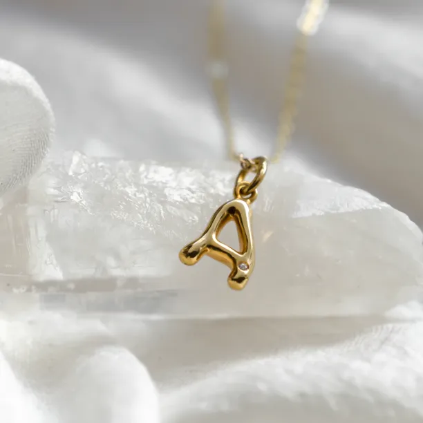 Gold letter pendant with diamond JEAN Image