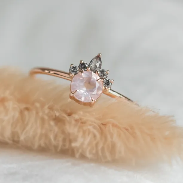Romantic ring with morganite and salt and pepper diamonds DAPHNE Image
