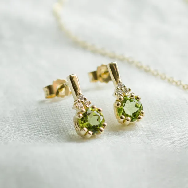 Peridot and diamond gold earrings VERDE Image