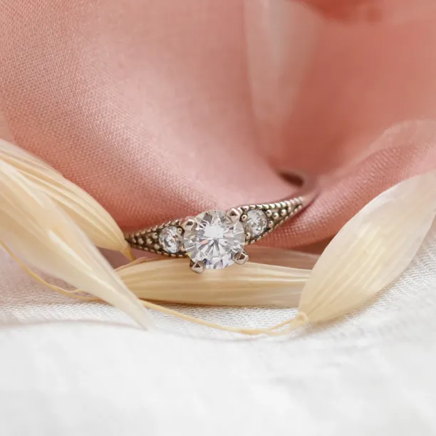 Gold vintage lab-grown diamond ring ORSINI Image