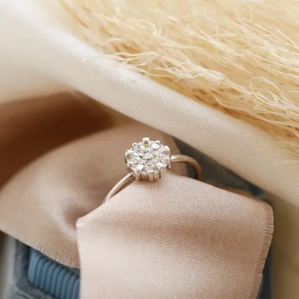 GRAC gold diamond flower shape ring Image