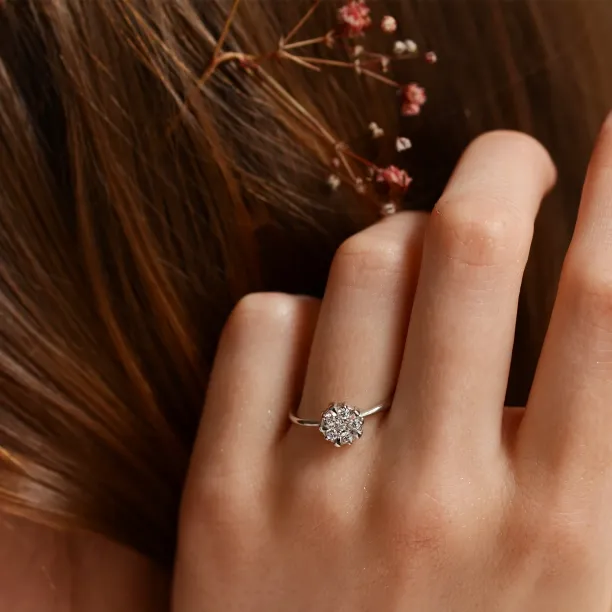 GRAC gold diamond flower shape ring Image