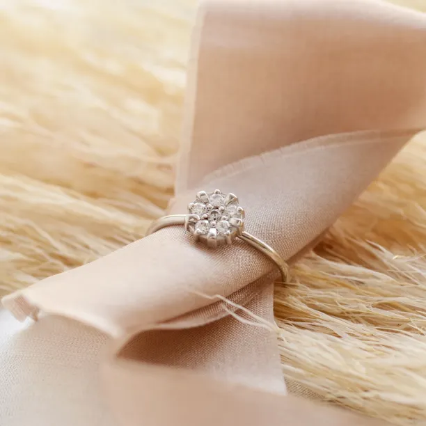 GRAC gold diamond flower shape ring Image