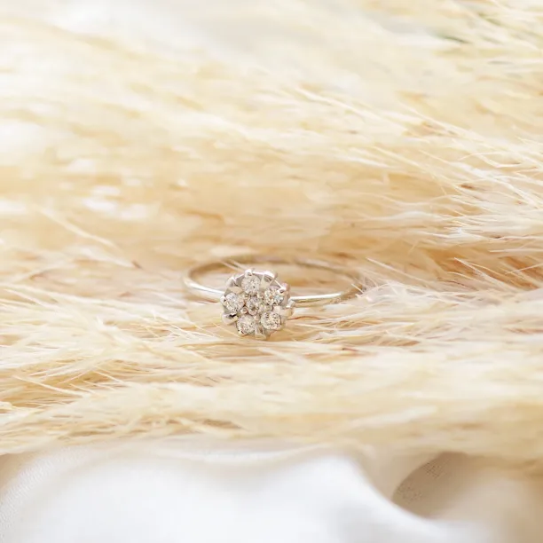 GRAC gold diamond flower shape ring Image
