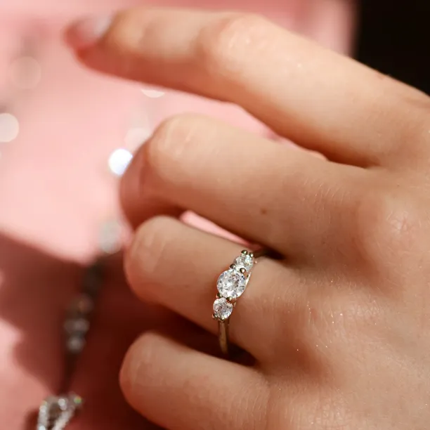 Gold lab-grown diamond engagement ring VIRBO Image