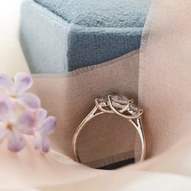 Gold lab-grown diamond engagement ring VIRBO Image