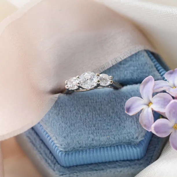 Gold lab-grown diamond engagement ring VIRBO Image