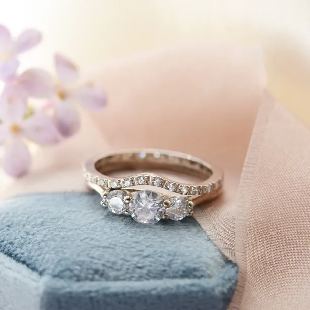 Gold lab-grown diamond engagement ring VIRBO Image