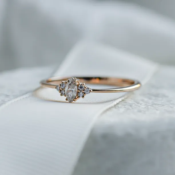 Romantic engagement ring with lab-grown diamonds MILLENIAL Image
