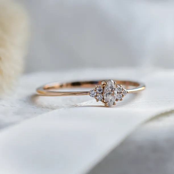 Romantic engagement ring with lab-grown diamonds MILLENIAL Image