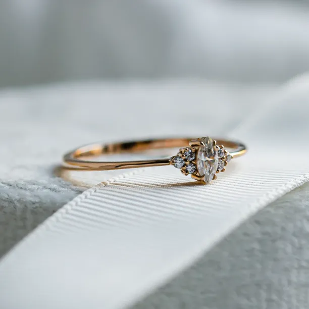 Romantic engagement ring with lab-grown diamonds MILLENIAL Image