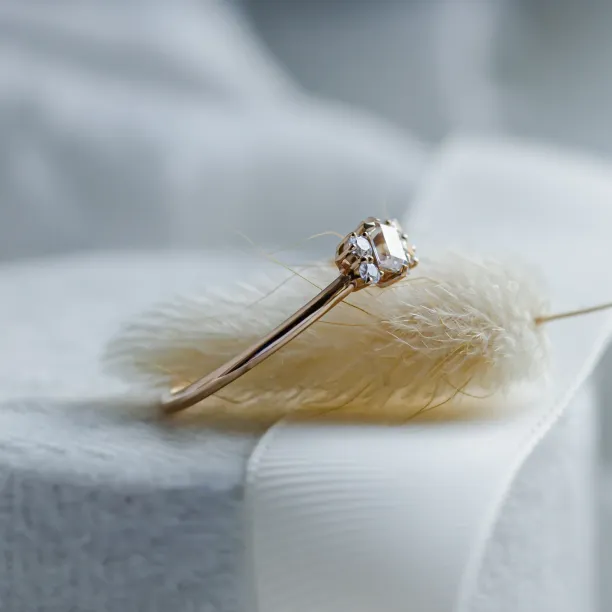 Gold cluster ring with moissanites BERNADETTE Image