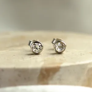Gold earrings with lab-grown diamonds in bezel style BRESCIA Thumbnail