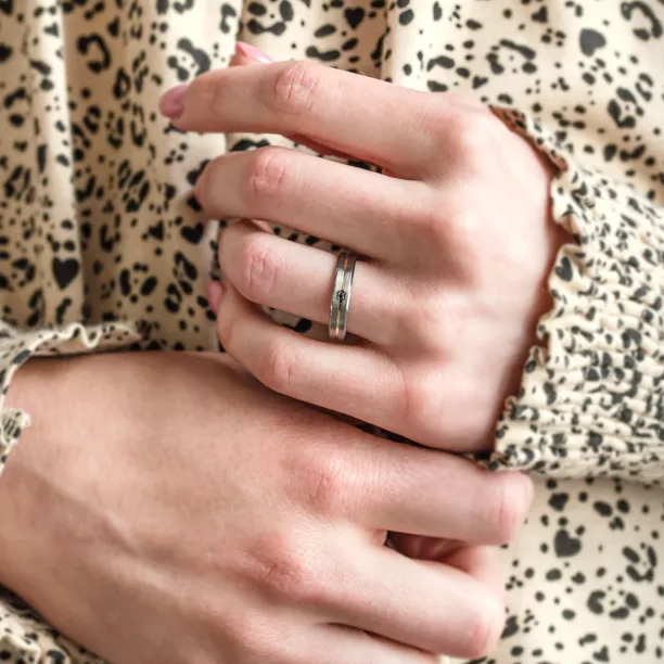 MOON black gold wedding rings with diamond Image