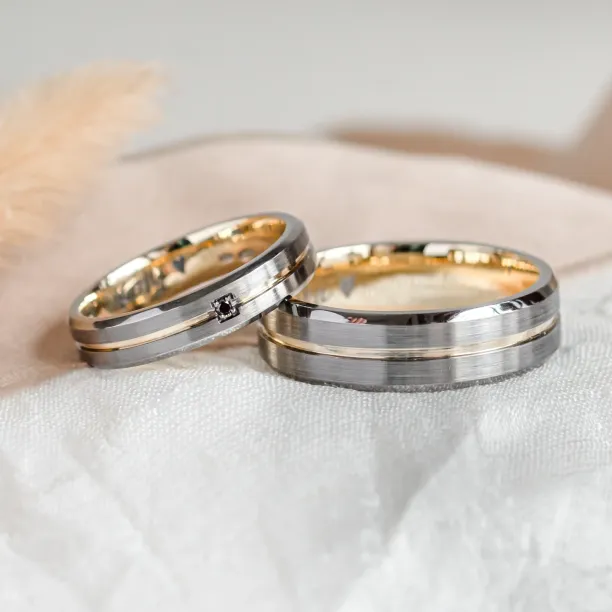 MOON black gold wedding rings with diamond Image