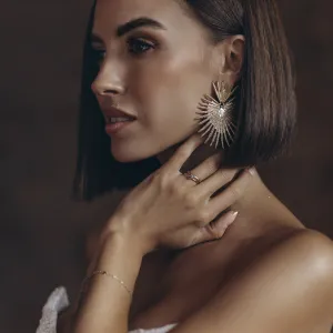 Minimalist engagement ring with salt and pepper diamond AINE Thumbnail