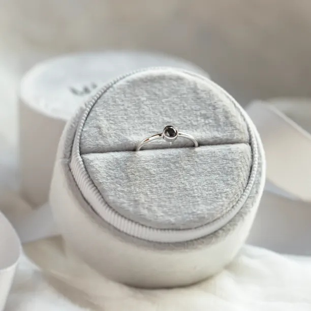 Minimalist engagement ring with salt and pepper diamond AINE Image