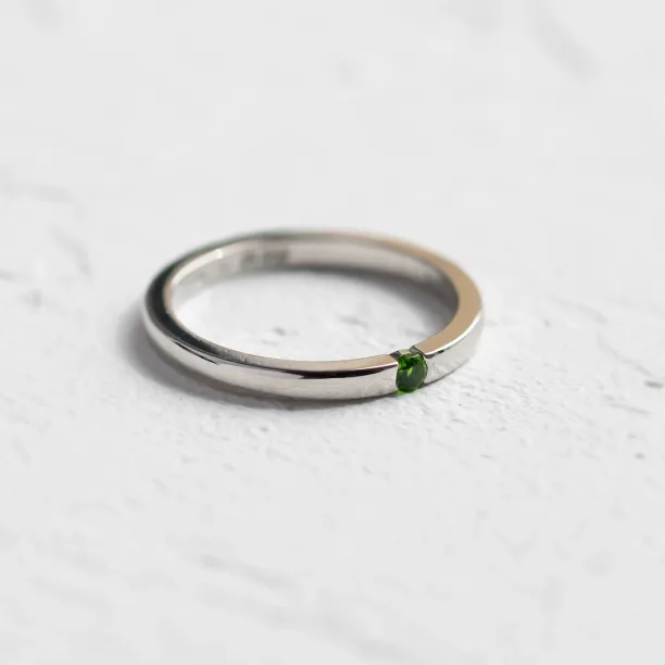 Minimalist solitaire tsavorite ring LINA Image