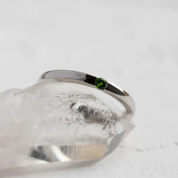 Minimalist solitaire tsavorite ring LINA Image