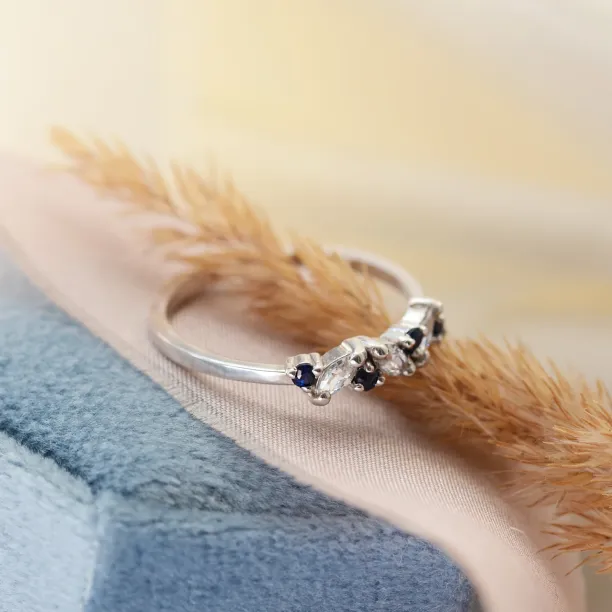 Gold ring with sapphires and diamonds VALLY Image