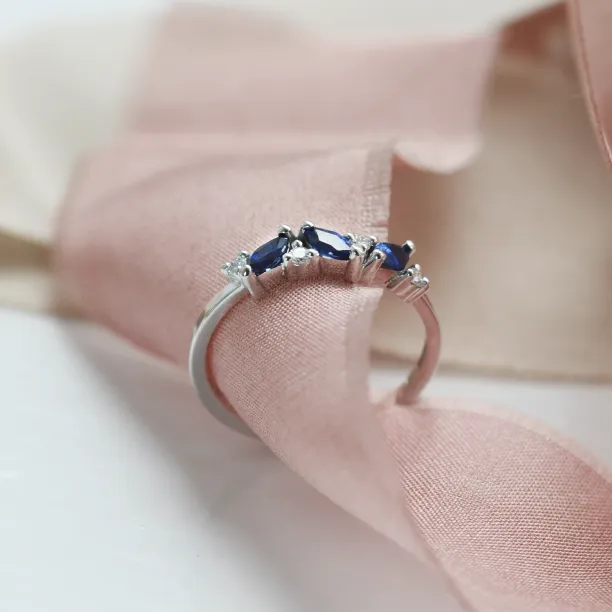 Gold ring with sapphires and round diamonds VALLY Image