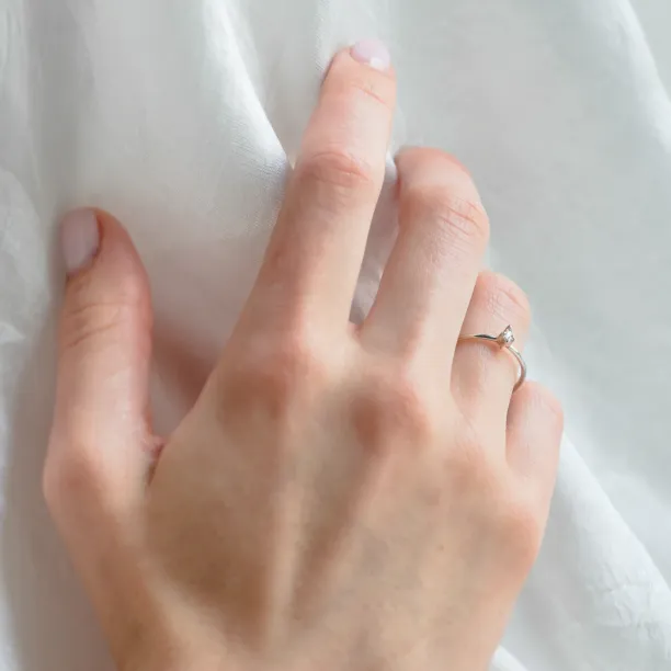 Minimalist ring with kite salt and pepper diamond KATE Image