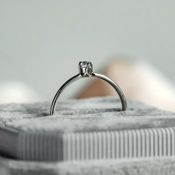 Minimalist ring with kite salt and pepper diamond KATE Image