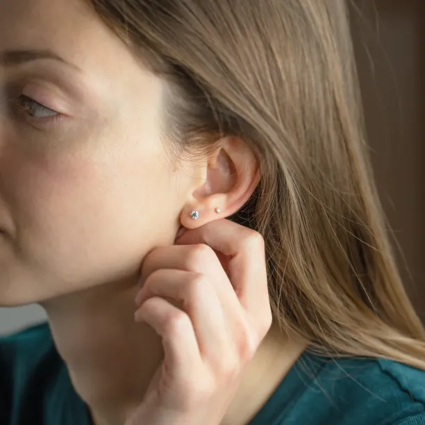 Classic earrings with diamonds ESTELLE Image
