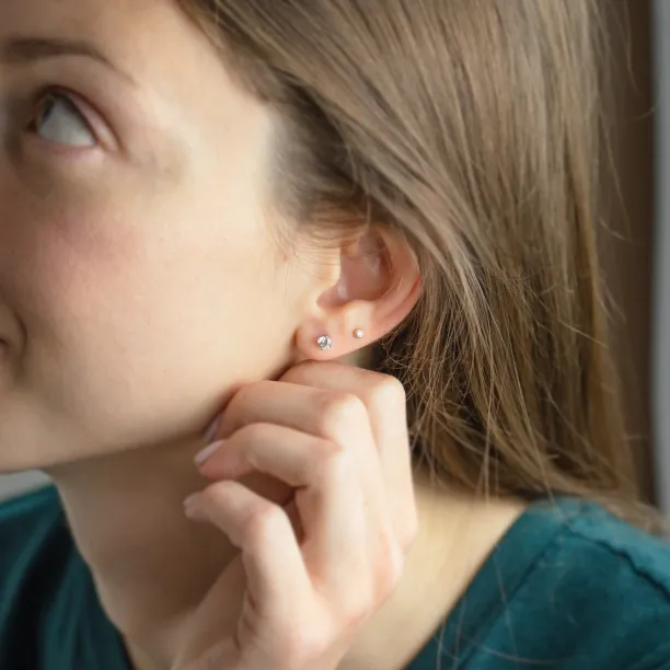 Classic earrings with diamonds ESTELLE Image