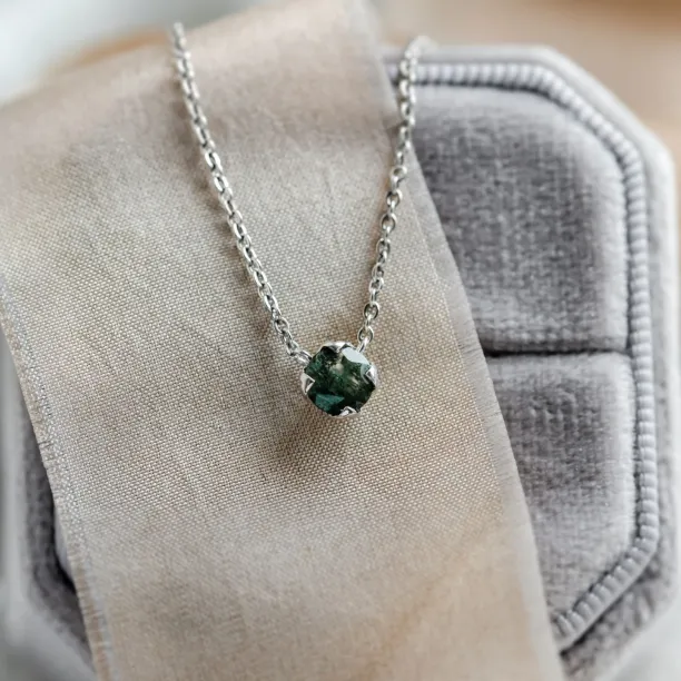 Moss agate in gold necklace ELF Image