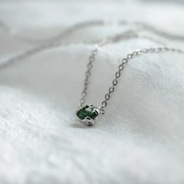 Moss agate in gold necklace ELF Image