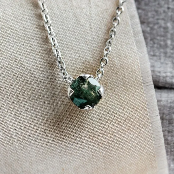 Moss agate in gold necklace ELF Image