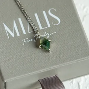 Gold necklace with kite moss agate QUENDI Thumbnail