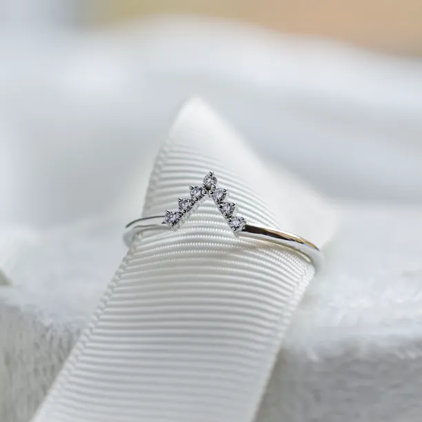 Diamond curved wedding ring REGGIANA Image