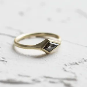 Gold matte ring with kite salt and pepper diamond APEX Thumbnail