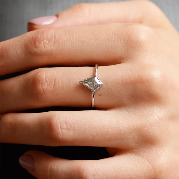 Minimalist kite salt'n'pepper diamond ring BILLIE Image