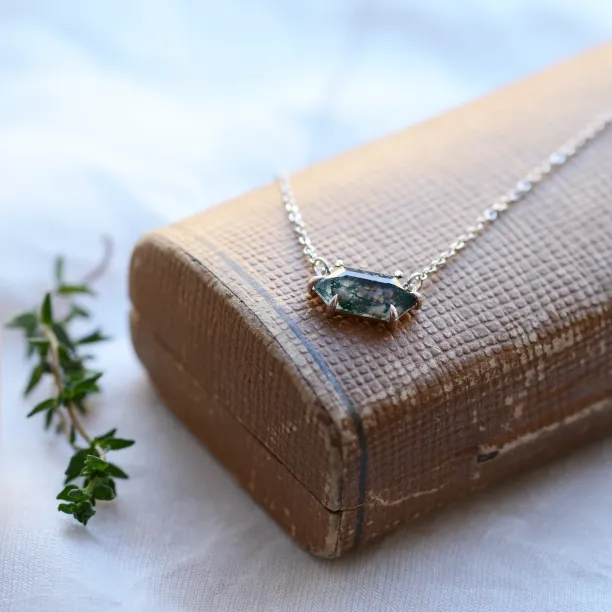 Gold necklace with hexagon moss agate VALINOR Image