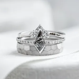 Gold curved ring with moissanites HARFA Thumbnail