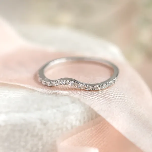 Gold eternity ring with diamonds TIEROS Image