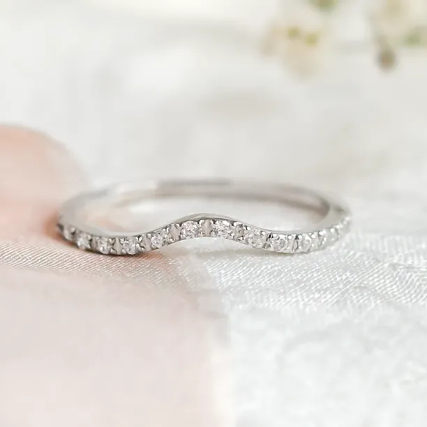 Gold eternity ring with diamonds TIEROS Image