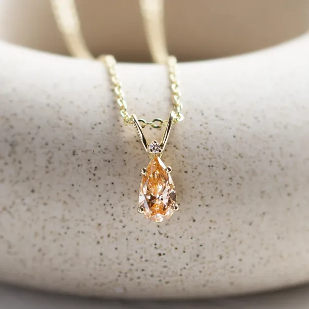Gold pendant with orange lab grown diamond and classic diamond SOLARIS Image