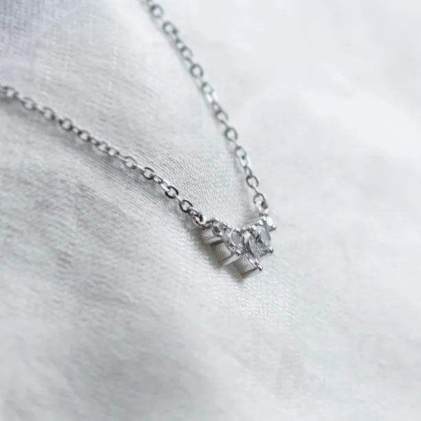 Gold cluster necklace with lab created diamonds JESSICA Image