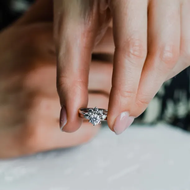 Curved wedding ring with salt'n'pepper diamonds ENZO Image