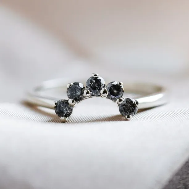 Curved wedding ring with salt'n'pepper diamonds ENZO Image