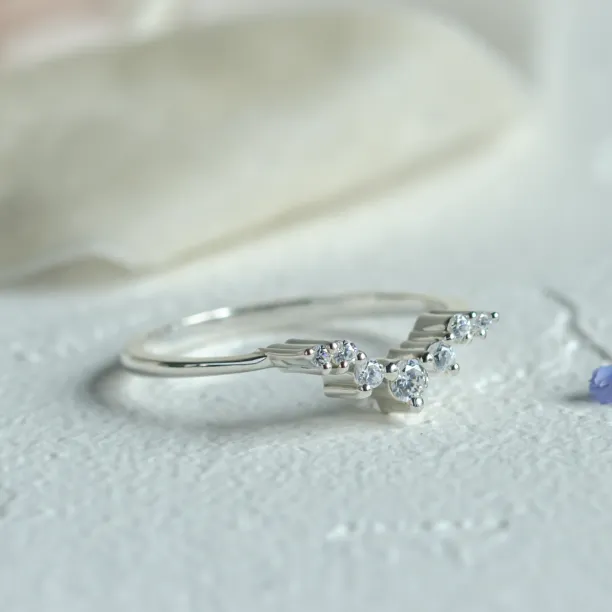 Curved diamond ring ERISILDA Image