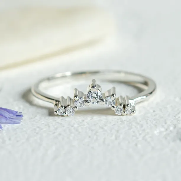 Curved diamond ring ERISILDA Image