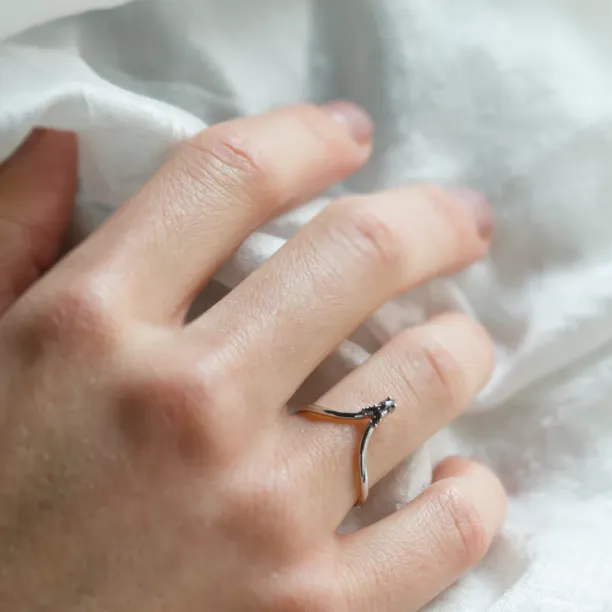Curved gold ring with salt and pepper diamond LEILA Image